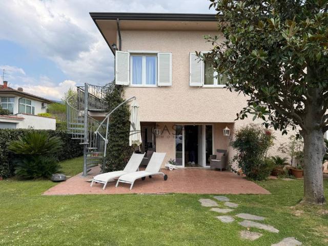 Villa in vendita a Massarosa LU