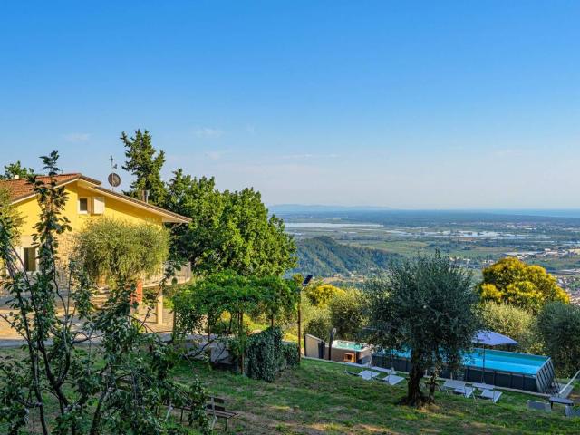 Villa in vendita a Massarosa LU