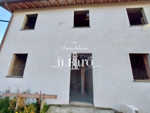 Villa in vendita a Massarosa LU