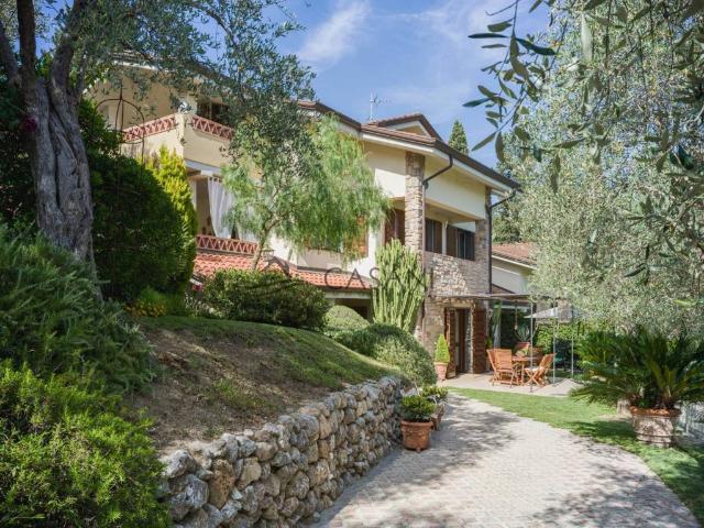 Villa in vendita a Massarosa LU