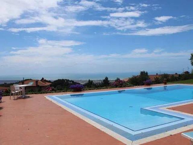 Villa in vendita a Massarosa LU