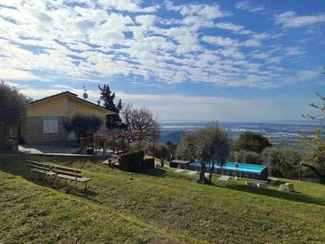 Villa in vendita a Massarosa LU