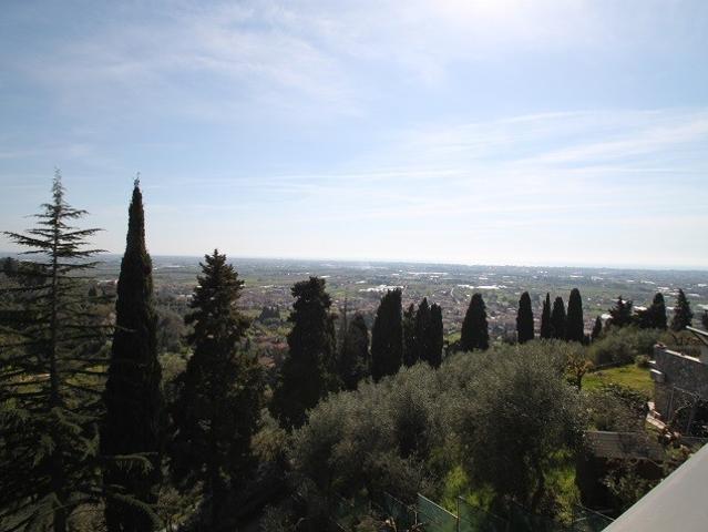 VILLA in VENDITA a MASSAROSA Piano Di Mommio di 12 vani
