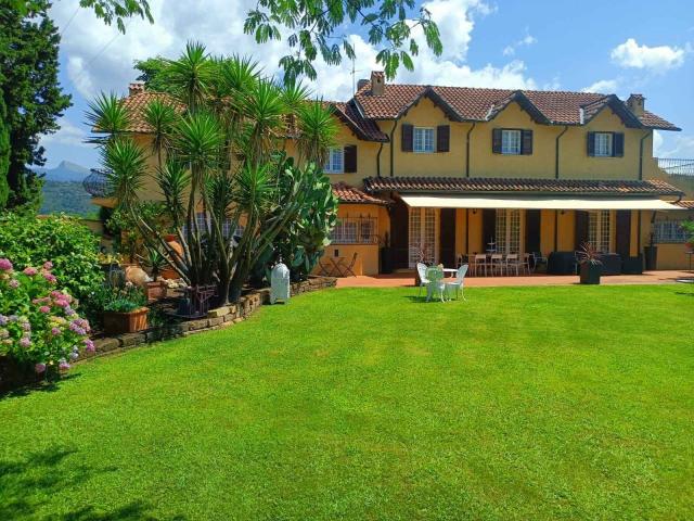 VILLA in VENDITA a MASSAROSA Piano Di Mommio di 20 vani