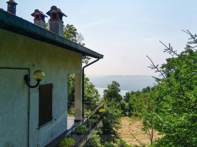 Villa in vendita a Massino Visconti NO