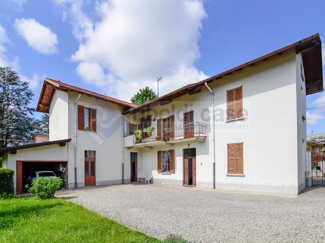 VILLA in VENDITA a MEDA di 8 vani