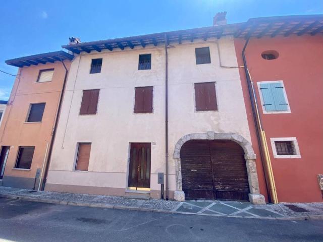 Villa in vendita a Medea GO