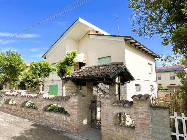 Villa in vendita a Medicina BO