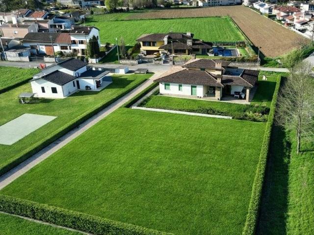 Villa in vendita a Medole MN