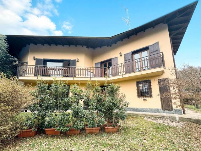Villa in vendita a Meina NO