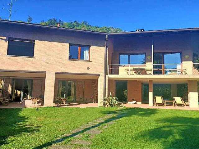 Villa in vendita a Meina NO