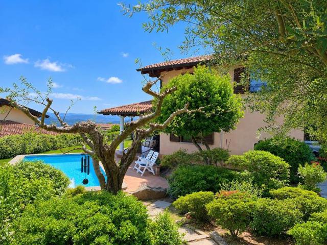Villa in vendita a Meina NO