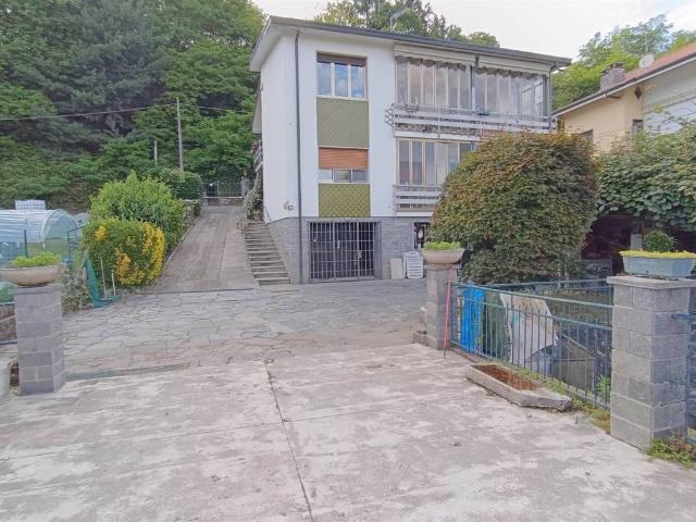 Villa in vendita a Meina NO