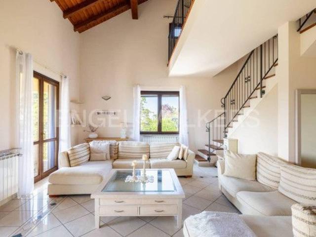 Villa in vendita a Mercallo