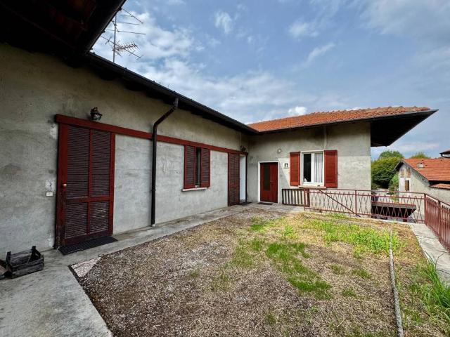 Villa in vendita a Mercallo VA