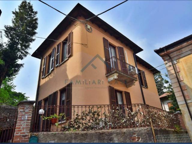 Villa in vendita a Mercallo VA