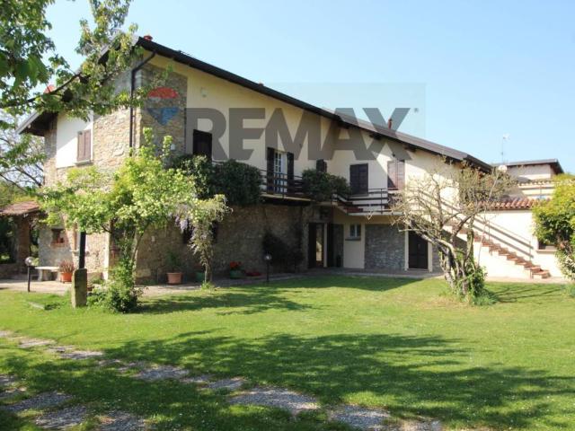 Villa in vendita a Merate LC