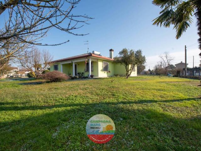 Villa in vendita a Mesola FE