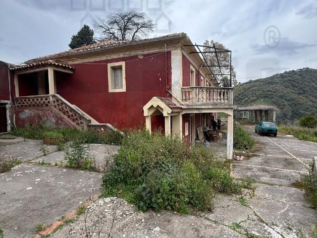 VILLA in VENDITA a MESSINA MESSINA di 18 vani