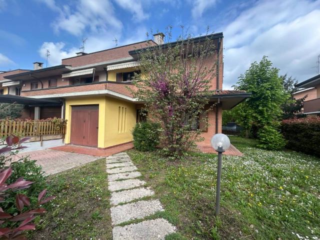 Villa in vendita a Mirandola MO