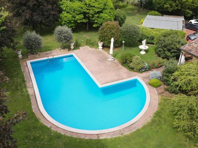 Villa in vendita a Mirandola MO