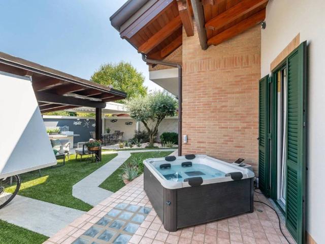 Villa in vendita a Misinto MB