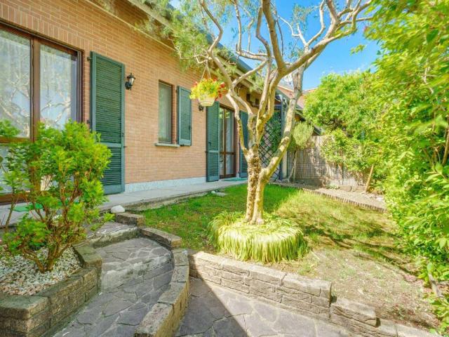 Villa in vendita a Misinto MB