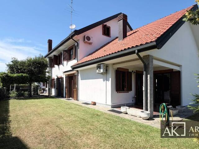 Villa in vendita a Novara NO