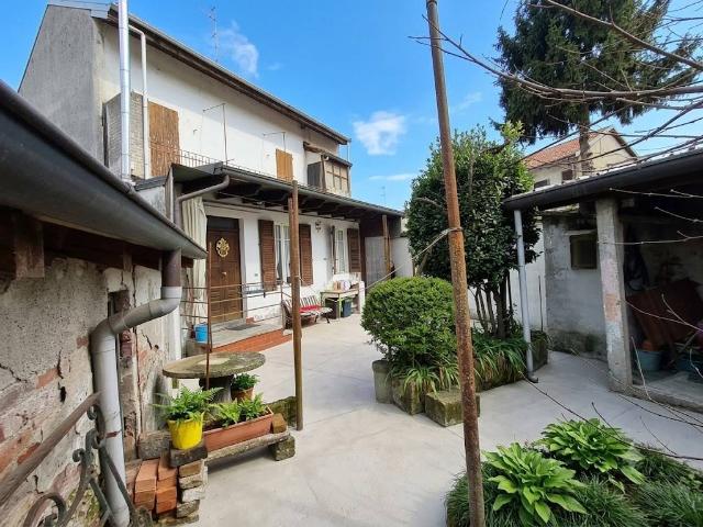 Villa in vendita a Novara NO