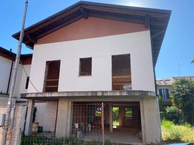 Villa in vendita a Novara NO