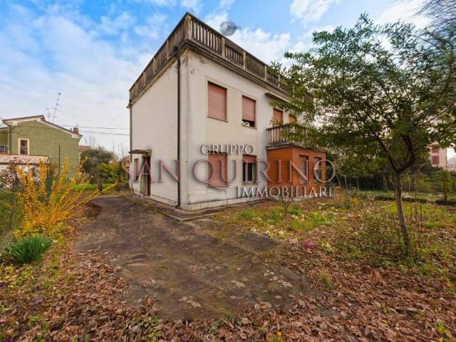 Villa in vendita a Novi di Modena MO