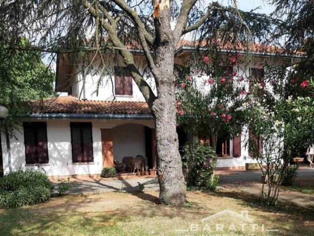 Villa in vendita a Novi di Modena, Rovereto