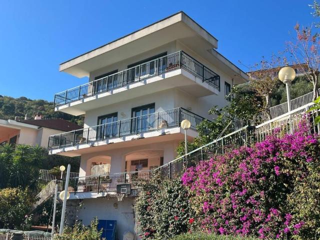 Villa in vendita a Noli SV