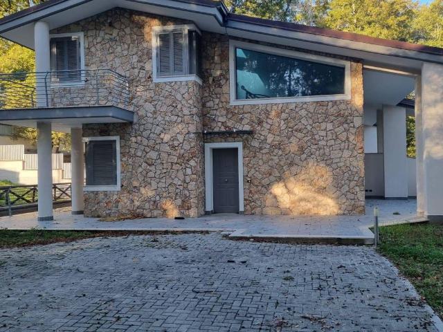 Villa in vendita a Nazzano RM