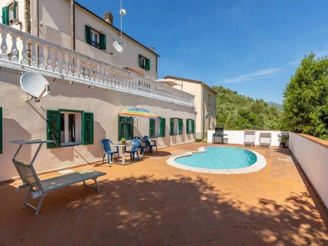 Villa in vendita a Ne GE