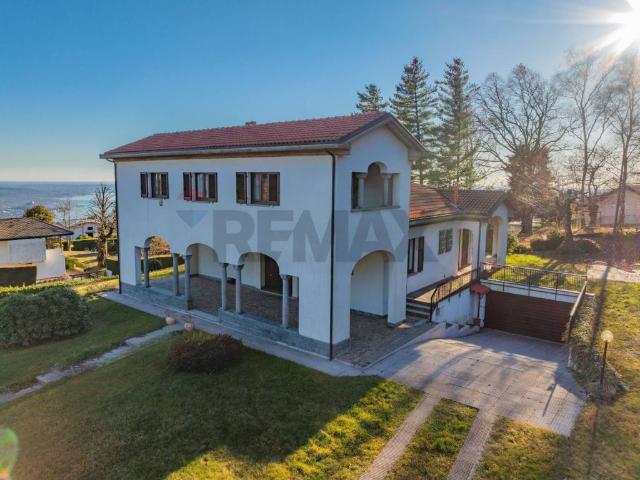Villa in vendita a Nebbiuno NO