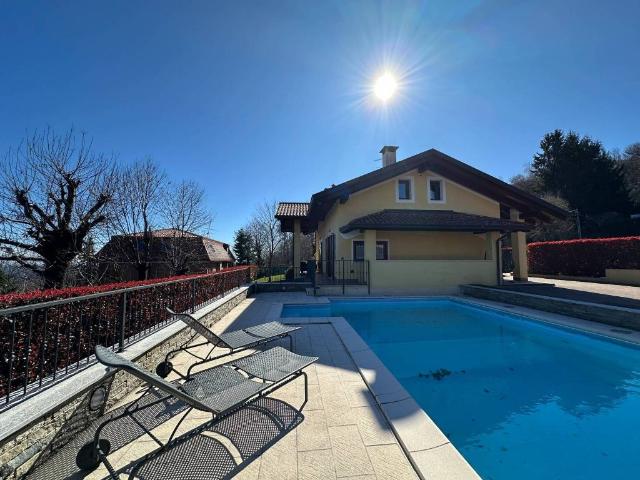 Villa in vendita a Nebbiuno NO