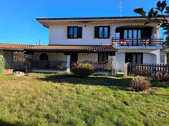 Villa in vendita a Nebbiuno NO