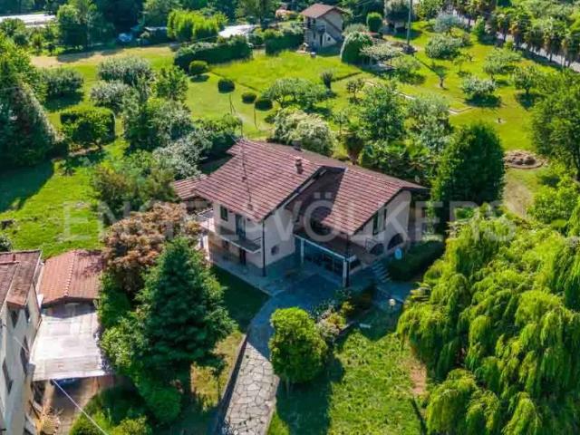 Villa in vendita a Nebbiuno NO