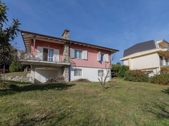 Villa in vendita a Nebbiuno NO