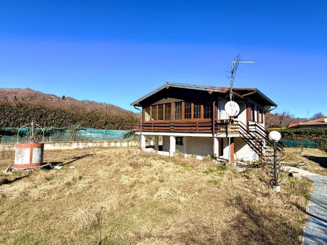 Villa in vendita a Nebbiuno NO
