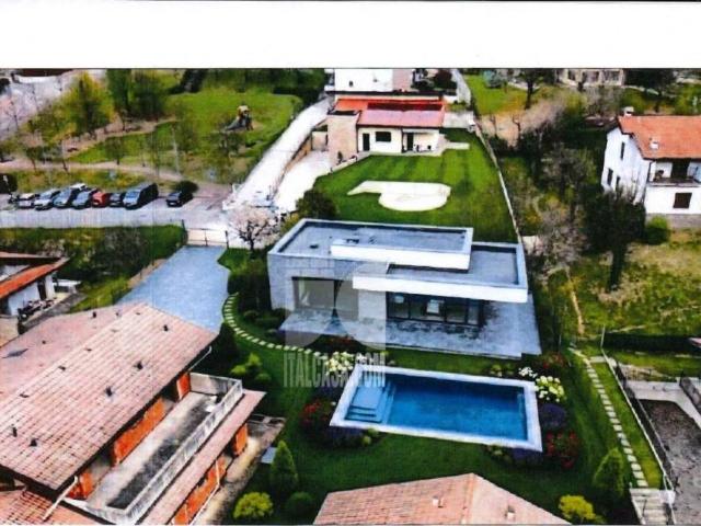 Villa in vendita a Nembro BG