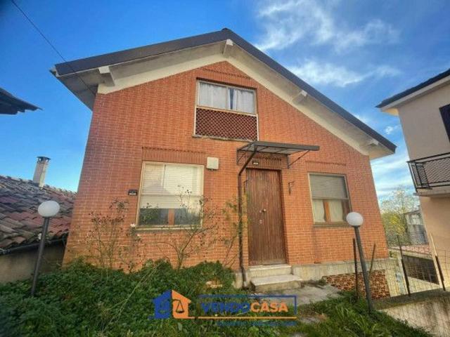 Villa in vendita a Nizza Monferrato