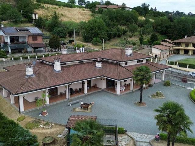 Villa in vendita a Nizza Monferrato