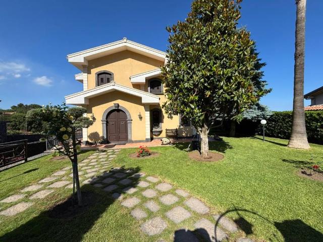 Villa in vendita a Nicolosi CT