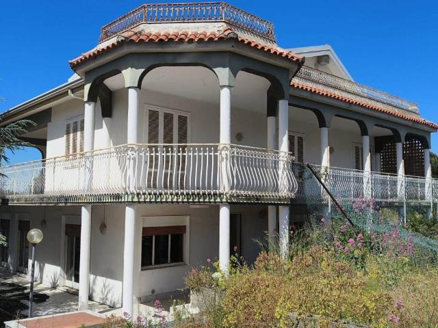Villa in vendita a Nicolosi CT