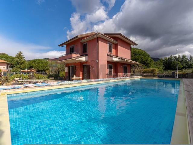 Villa in vendita a Nicolosi CT