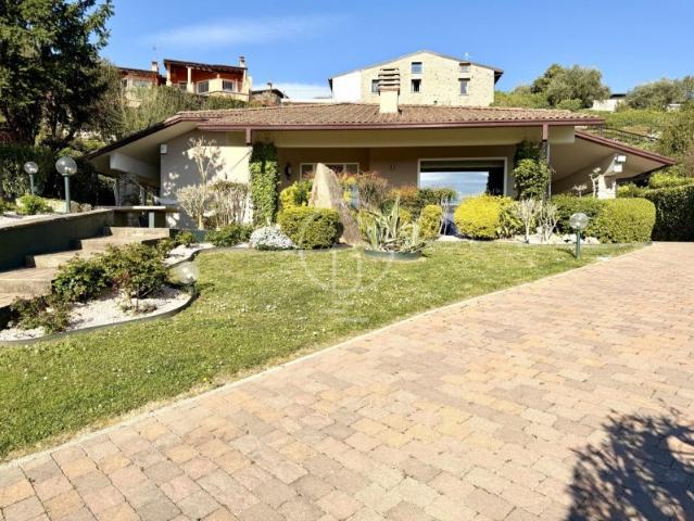 Villa in vendita a Soiano del Lago via Amedeo Ciucani