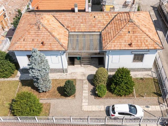 Villa in vendita a Solaro MI