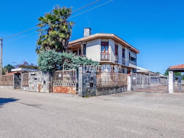 Villa in vendita a Somma Lombardo